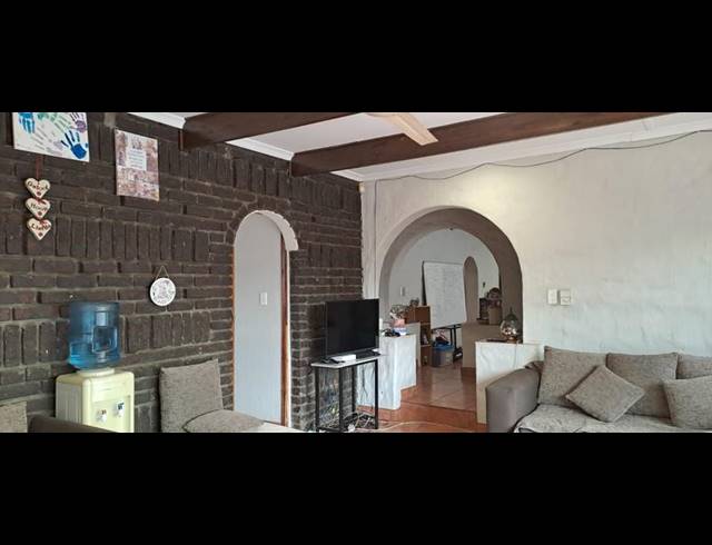 5 BEDROOM HOUSE FOR SALE IN BRACKENHURST